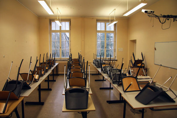 Photo d'une salle de cours vide