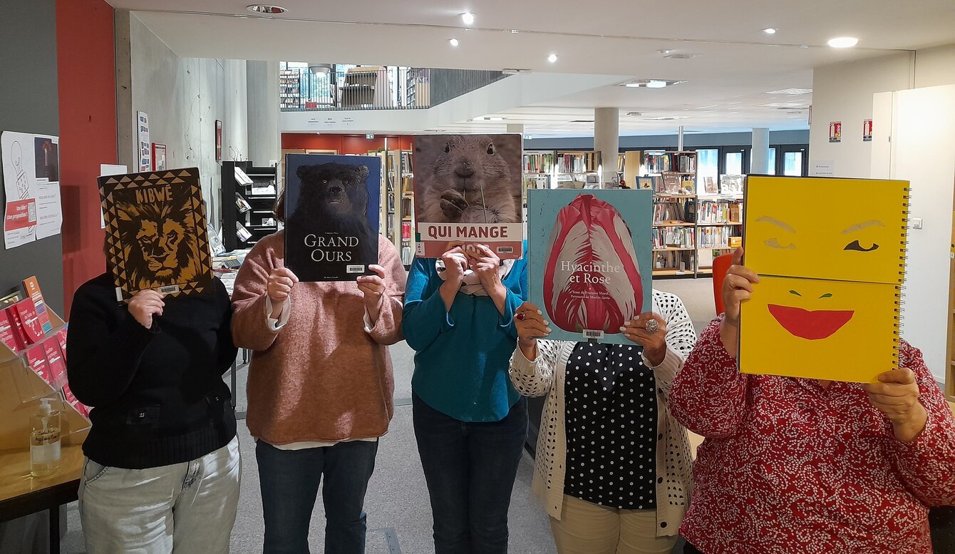 L'équipe de la Bibliothèque | Crédit : Tarina Farzan, SBU