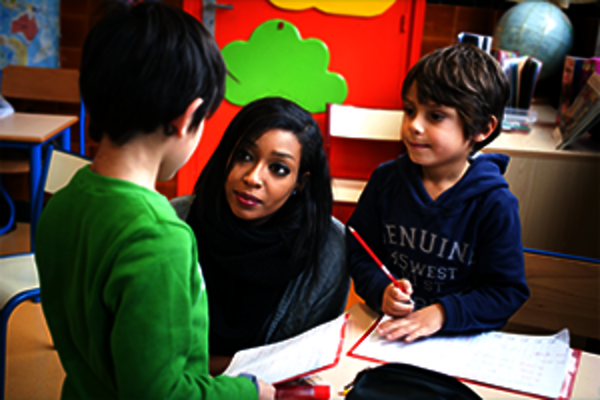 photo enseignante et élèves