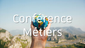 photo (une main tenant un petit globe), visuel de l'affiche de la conférence