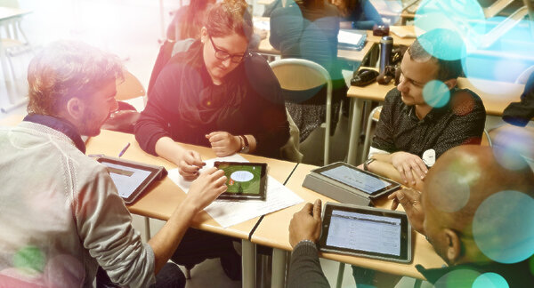 Photo avec effets (étudiants) | Crédit INSPÉ