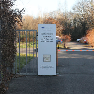 Panneau extérieur entrée parking campus Meinau