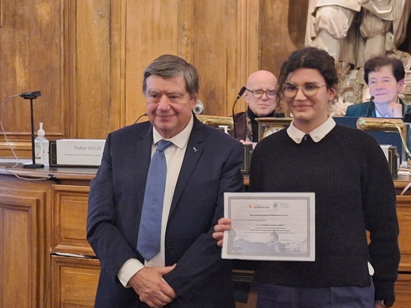 <strong>Photo d'Alexandra Kuntz, lauréate, au côté de Didier Roux, Président de la fondation </strong> Photo d'Alexandra Kuntz, lauréate, au côté de Didier Roux, Président de la fondation