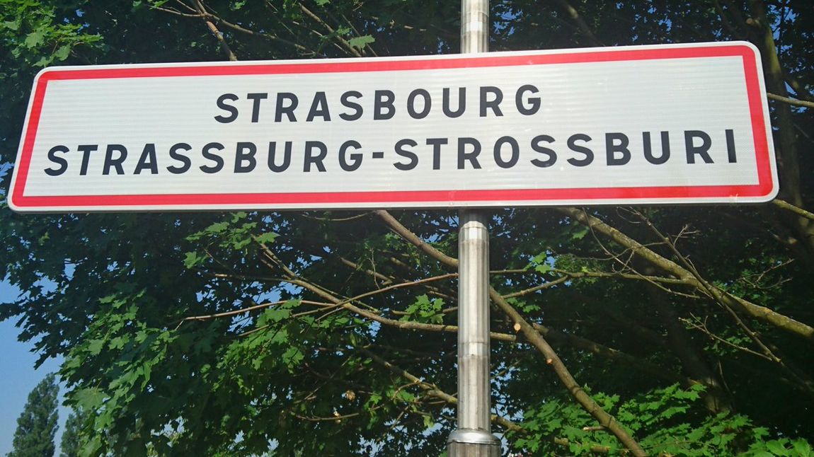 Panneau de ville Strasbourg (français, allemand, alsacien)