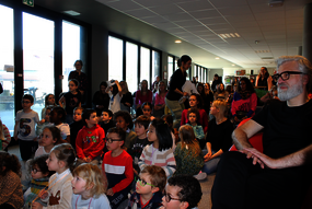 Leo Timmers à la Bibliothèque de l'INSPÉ, campus Meinau, mars 2025 | Crédit photo : Myriam Lakraa 