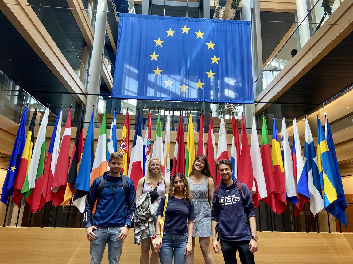 Photo du groupe au Parlement Européen | Mai-juin 2022
